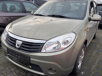 Grün Gebraucht 2008 Dacia Sandero Lauréate Limousine | 3.950 € (Teuer)