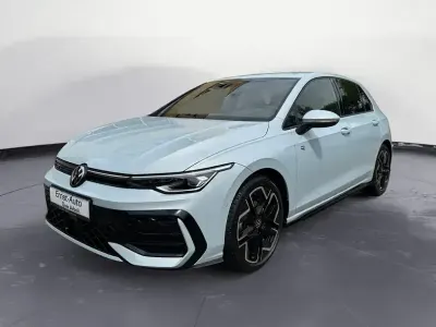 Neu VW Golf VIII R-line 150 PS (110 kW) 2025 Crystal ice blue metallic Limousine