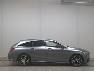 Grau Gebraucht 2020 Mercedes CLA200 Shooting Brake AMG line Kombi | 19.880 € (Guter Preis)