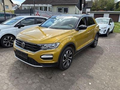 Second-hand VW T-Roc Active 150 CP (110 kW) 2022 Galben SUV