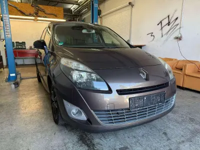 Gebraucht Renault Scénic III Luxe 131 PS (96 kW) 2011 Mokkabraun Van / Kleinbus