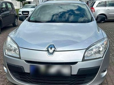 Second-hand Renault Mégane GrandTour 106 CP (77 kW) 2011 Argintiu Break