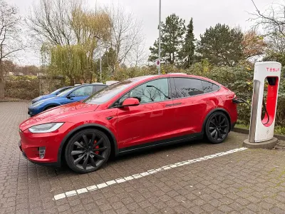 Gebraucht Tesla Model X 567 kW (772 PS) 2016 Rot SUV