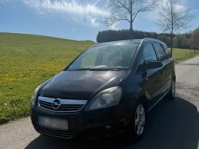 Usata Opel Zafira 109 CV (80 kW) 2008 Nero Monovolume