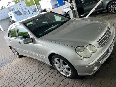Gebraucht Mercedes C200 Classic 122 PS (89 kW) 2005 Silber Limousine