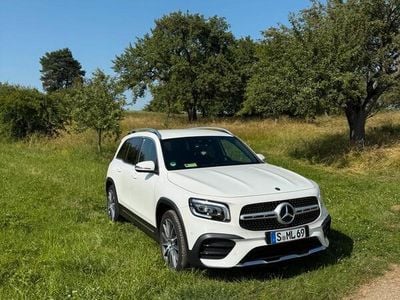 Mercedes GLB220