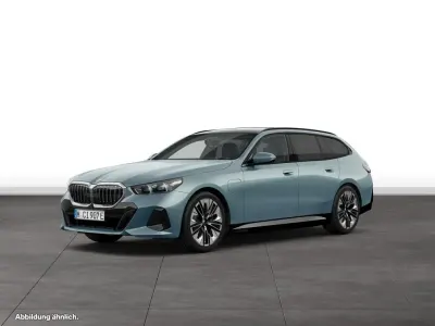 Gebraucht BMW 550e 489 PS (359 kW) 2025 Grün Kombi