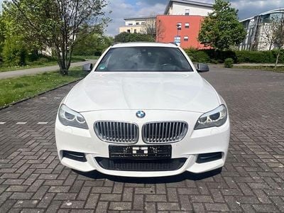 Begagnad BMW M550 Sport Line 381 HK (280 kW) 2013 Vit Sedan