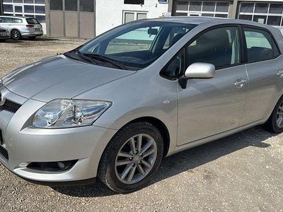 Gebraucht Toyota Auris Life 101 PS (74 kW) 2009 Silber Kleinwagen