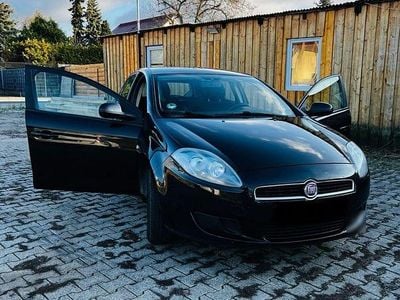 Gebraucht Fiat Bravo Easy 90 PS (66 kW) 2012 Schwarz Kleinwagen