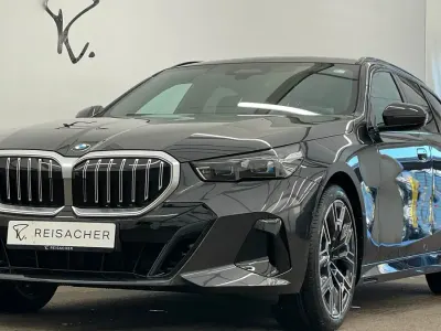 Neu BMW 540 Comfort Edition 303 PS (222 kW) 2026 Sophistograu brillanteffekt Kombi