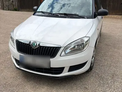 Gebraucht Skoda Fabia 60 PS (44 kW) 2010 Weiß Kleinwagen