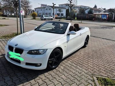 Gebraucht BMW 320 Cabriolet 177 PS (130 kW) 2009 Weiß Cabrio