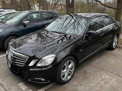 Używany Mercedes E300 204 KM (150 kW) 2010 Czarny Sedan/Limuzyna