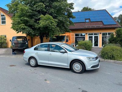 Silber Gebraucht 2011 VW Jetta Comfortline Limousine | 6.999 € (Fairer Preis)