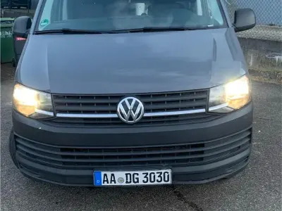 Gebraucht VW Transporter 150 PS (110 kW) 2018 Grau Van