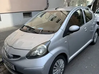 Gebraucht Toyota Aygo 68 PS (50 kW) 2007 Silber Kleinwagen