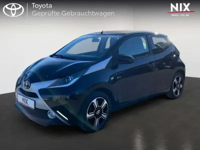 Gebraucht Toyota Aygo Basis 69 PS (50 kW) 2017 Midnightschwarz mica Kleinwagen