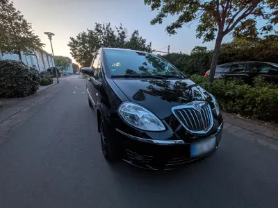 Second-hand Lancia Musa 95 CP (69 kW) 2009 Negru Monovolum