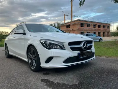 Gebraucht Mercedes CLA200 Shooting Brake 156 PS (114 kW) 2018 Weiß Kombi