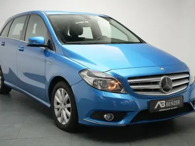 Gebraucht Mercedes B180 Edition 109 PS (80 kW) 2013 Blau Kleinwagen