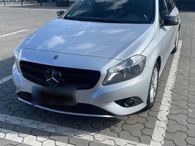 Usata Mercedes A180 Style 122 CV (89 kW) 2015 Argento Berlina