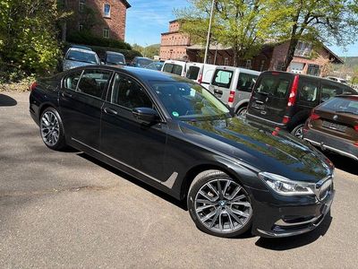 Second-hand BMW 730 265 CP (194 kW) 2016 Negru Berlinǎ
