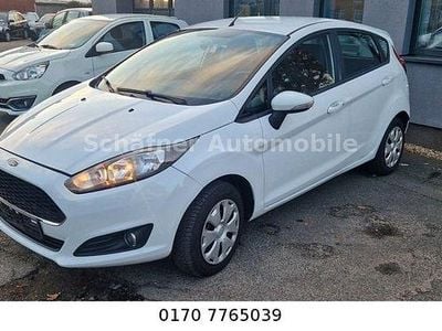 Weiß Gebraucht 2017 Ford Fiesta Celebration Limousine | 5.990 € (Fairer Preis)