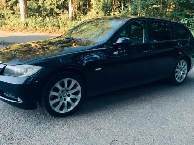 Gebraucht BMW 320 177 PS (130 kW) 2008 Blau Kombi