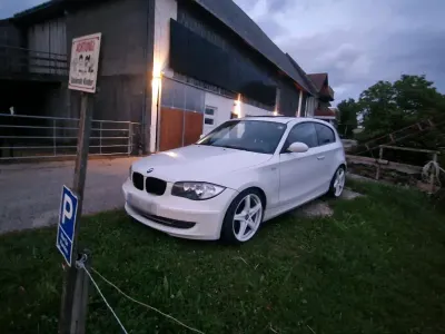 Gebraucht BMW 116 122 PS (89 kW) 2008 Weiß Kleinwagen