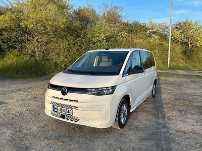 Second-hand VW Multivan Life 136 CP (100 kW) 2023 Alb Monovolum