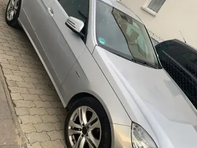 Gebraucht Mercedes E250 204 PS (150 kW) 2011 Silber Limousine