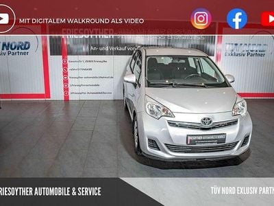 Gebraucht Toyota Verso-S Life 99 PS (72 kW) 2011 Silber Van / Kleinbus