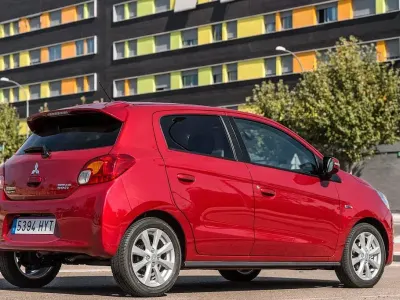 Gebraucht Mitsubishi Space Star Top 80 PS (58 kW) 2014 Rot Van / Kleinbus