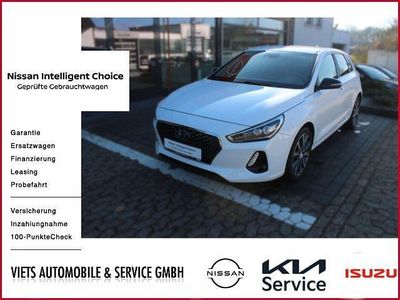 Gebraucht Hyundai i30 Intro Edition 120 PS (88 kW) 2017 Polar white / sol Limousine