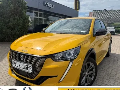 Gebraucht Peugeot 208 Allure 100 kW (136 PS) 2023 Gelb Kleinwagen