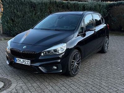 Schwarz Gebraucht 2015 BMW 220 Sport Line Kombi | 13.900 € (Fairer Preis)