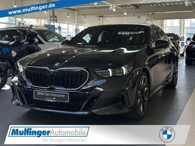 Neu BMW 550e M Sport 489 PS (359 kW) 2026 Grau Limousine