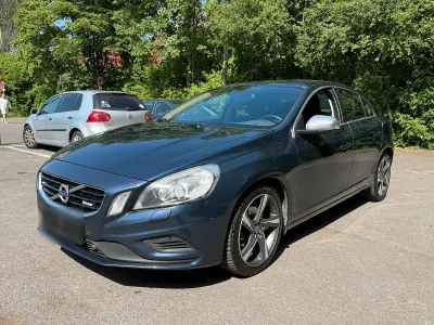 Gebraucht Volvo S60 R-Design 114 PS (83 kW) 2013 Blau Limousine