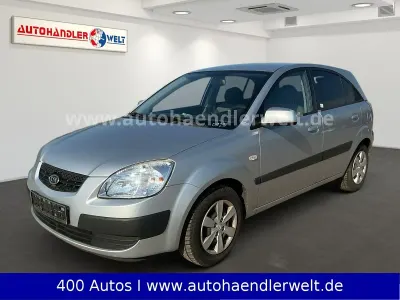 Używany Kia Rio Basis 97 KM (71 kW) 2009 Srebrny Sedan/Limuzyna