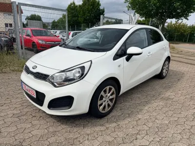 Gebraucht Kia Rio Edition 7 109 PS (80 kW) 2015 Weiß Limousine