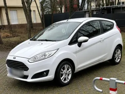 Gebraucht Ford Fiesta 60 PS (44 kW) 2015 Weiß Kleinwagen