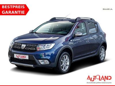 Blau Gebraucht 2017 Dacia Sandero Stepway SUV | 11.990 € (Teuer)