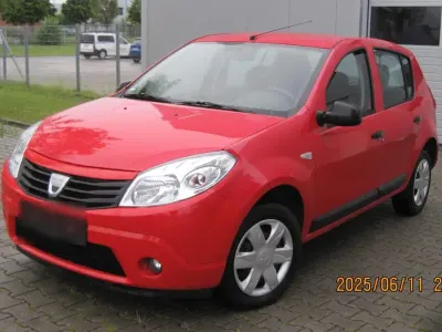 Gebraucht Dacia Sandero 75 PS (55 kW) 2010 Rot Limousine