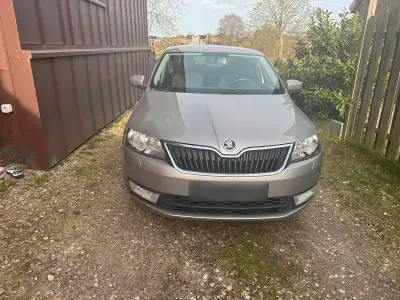Gebraucht Skoda Rapid 122 PS (89 kW) 2013 Silber Kleinwagen