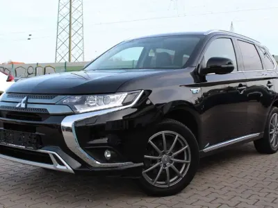 Używany Mitsubishi Outlander P-HEV 224 KM (164 kW) 2021 Czarny SUV