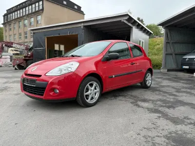 Używany Renault Clio II 75 KM (55 kW) 2010 Czerwony Hatchback