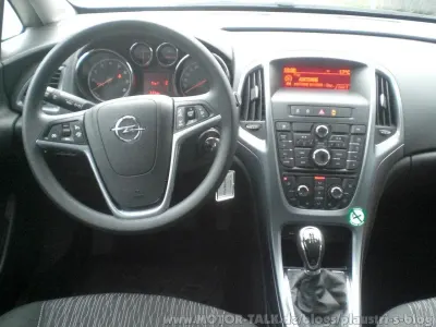 Gebraucht Opel Astra GTC 140 PS (102 kW) 2011 Schwarz Coupé