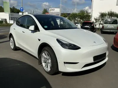 Käytetty Tesla Model Y 378 kW (514 HP) 2023 Valkoinen Katumaasturi