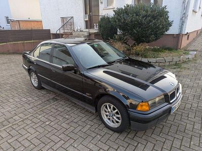 Schwarz Gebraucht 1994 BMW 320 Limousine | 7.000 €